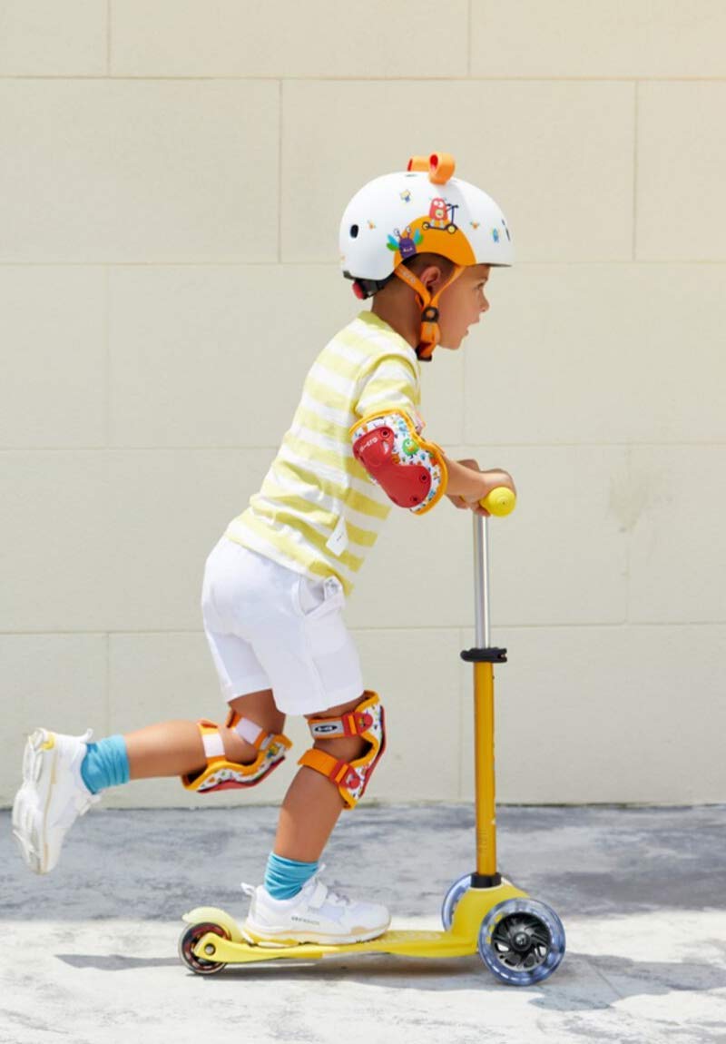 LED Scooter 3 Wheels Adjustable Handlebar Non-Slip T8982